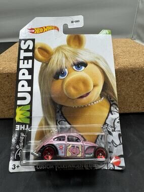 Hot Wheels Disney Muppets Miss Piggy Custom VW Beetle Pink 1:64 Diecast 3/5 New